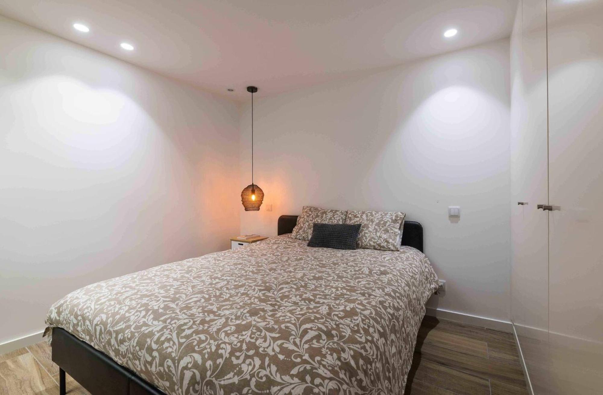 Downtown 3-bedroom Luxury Apartment *